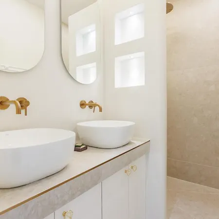 Modern Near Montmartresacre Coeur *