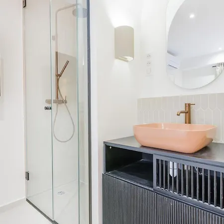 Modern Near Montmartresacre Coeur باريس