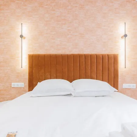 Modern Near Montmartresacre Coeur * باريس